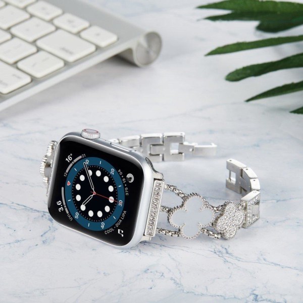 Apple Watch 40 mm urrem med skinnende rhinestone blomsterdekor - Sølv / Grå Silver grey