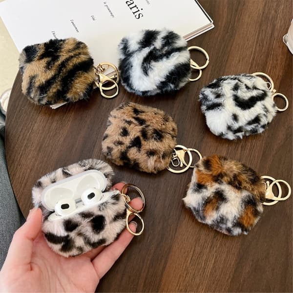 AirPods 3 fodral i leopardfuskpäls med spänne - Svart / Vit Leopard Vit