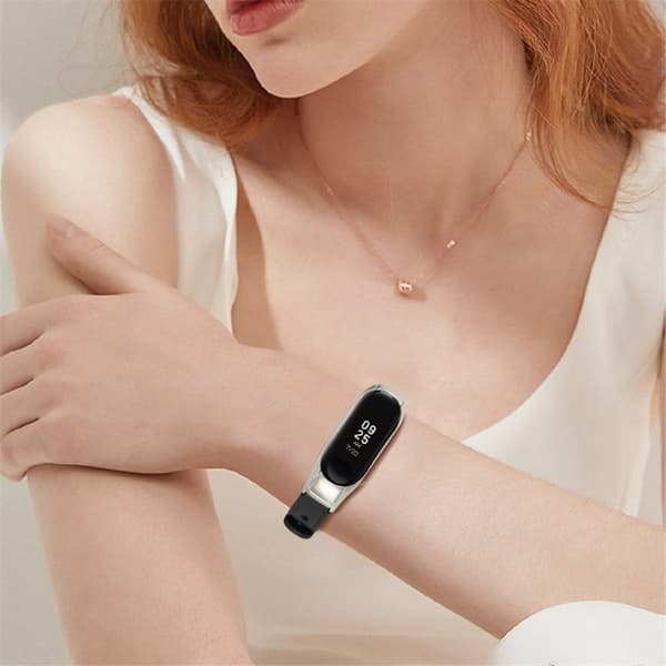 Samsung Galaxy Fit e nahkainen kellonhihna hopeisella suojuksella - Musta Black