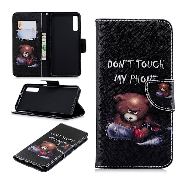 Samsung Galaxy A7 (2018) mobiletui i kunstlæder med mønster - Bamse og "Dont Touch My Phone" Multicolor