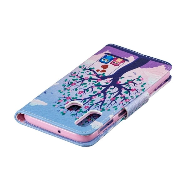 Samsung Galaxy A40 mønstret lædercover - to gyngende ugler Multicolor