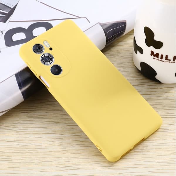 Matt flytende silikondeksel for Motorola Edge 30 Pro - Gul Yellow