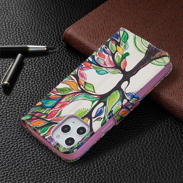 Wonderland iPhone 12 Pro Max flip kuoret - Värillinen Puu Multicolor