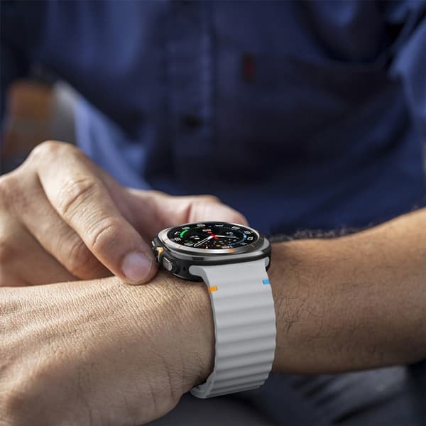 Samsung Galaxy Watch Ultra 47mm Silikone Urrem Wave Stitching Armbånd - Lysegrå Silver grey