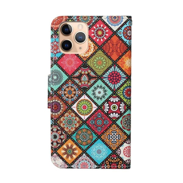 Wonderland iPhone 12 Pro Max flip etui - Mandala-Blomst Multicolor