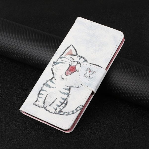 Wonderland iPhone 13 Pro Max flip etui - Rødnæbbet Kat Multicolor