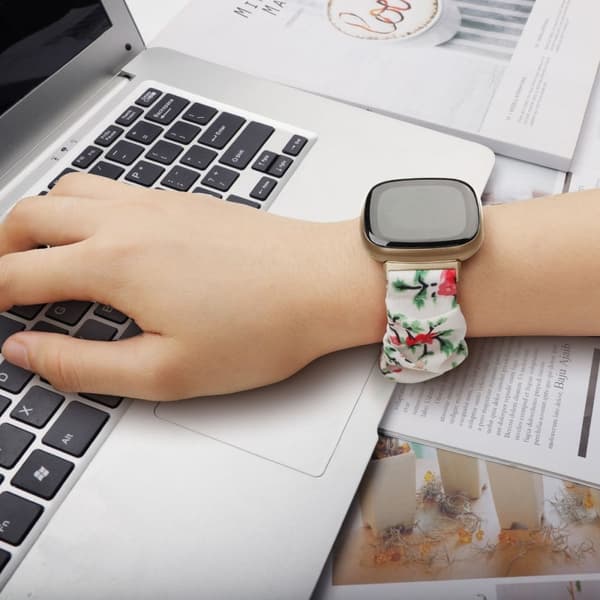 Fitbit Sense 2 / Versa 4 joustava kangaskuvioinen kellonhihna - Valkoinen / Punainen Kukka Multicolor