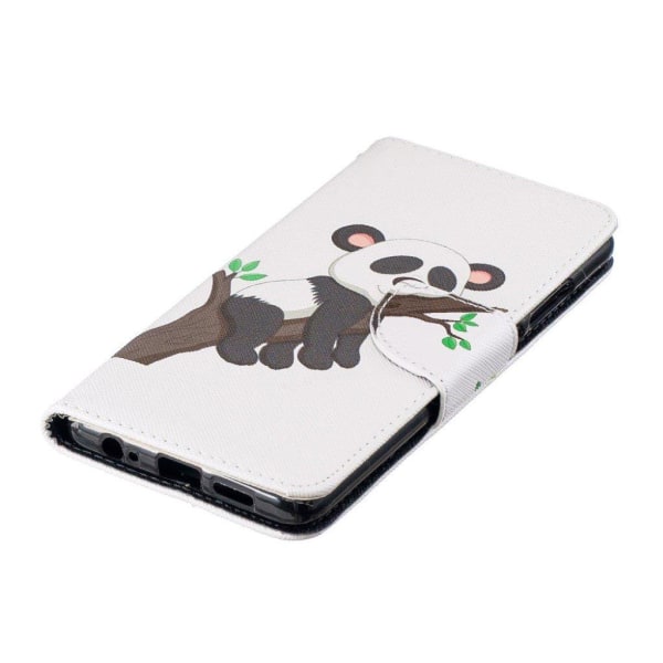 Huawei P30 mønstret læder flip etui - Panda Klatrer Træ Multicolor