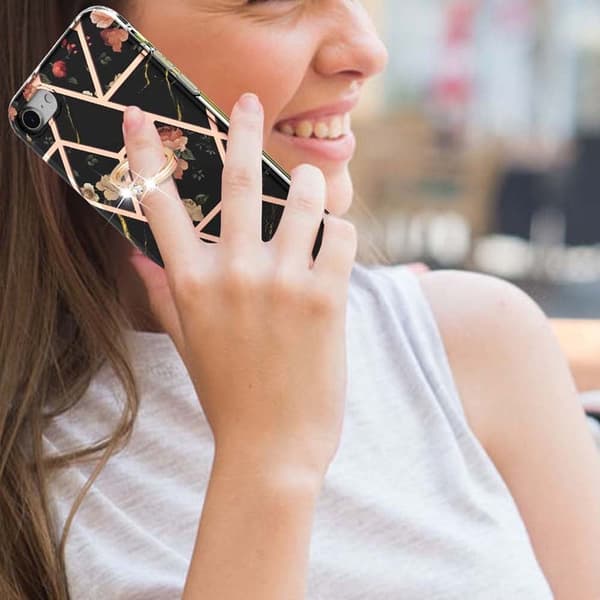 Marble Mønstret Deksel med Ring Holder til iPhone Se (2022) / 2020 / 8 - Svarte Blomster Black