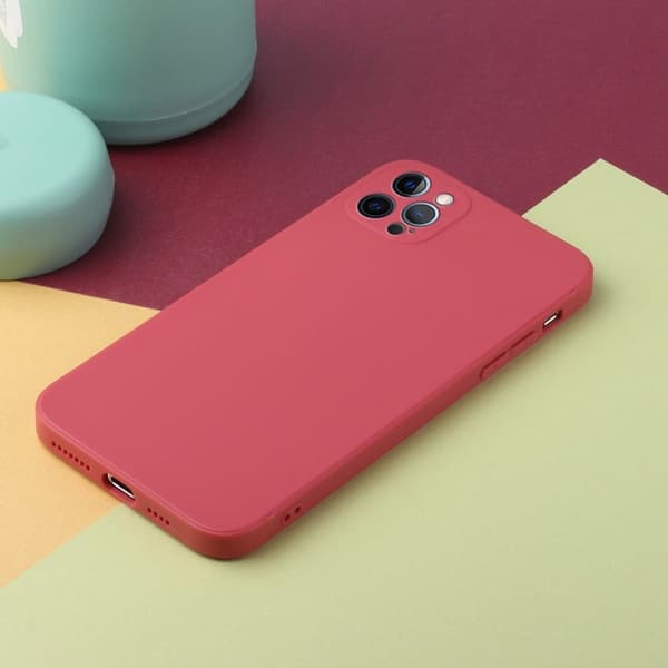 Avfasat gummerat droppskydd för iPhone 15 Pro - Hagtorn Röd Röd
