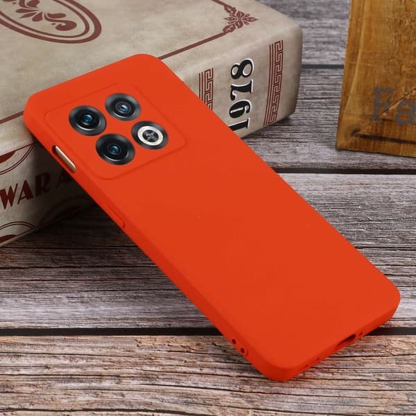 Matt flytende silikondeksel for OnePlus 10 Pro - Rød Red