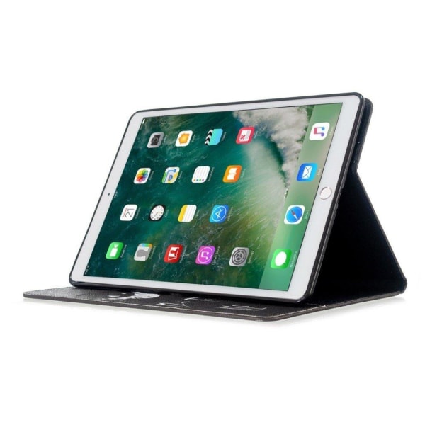 iPad 10.2 (2019) Stilfuldt mønster læder flip etui - Don't Touch Black