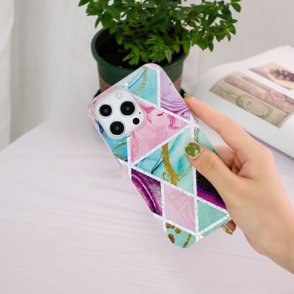 Marmormotiv iPhone 15 Pro skal - Galvaniserad Romb multifärg