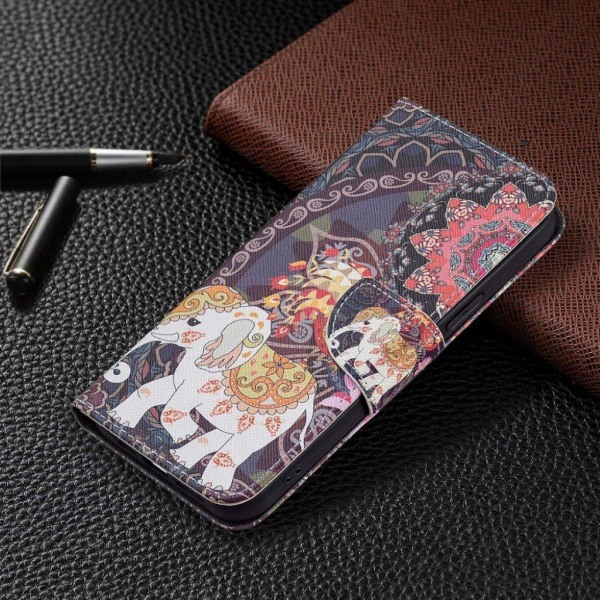 Wonderland iPhone 13 Pro flip etui - Blomst Og Elefant Multicolor