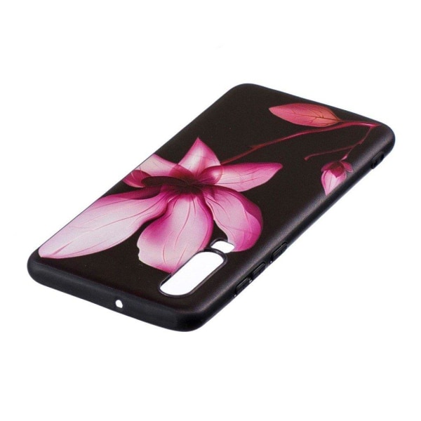 Huawei P30 mjuktfodral med präglat mönster - Rosa Blommor Rosa