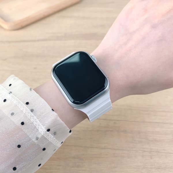 Silikonearmbånd Apple Watch Series 10 42mm Magnetisk hurtigudløserrem - Stjernelys White