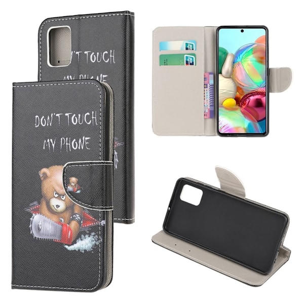 Wonderland Samsung Galaxy A71 flip kotelot - Vihainen Karhu Multicolor