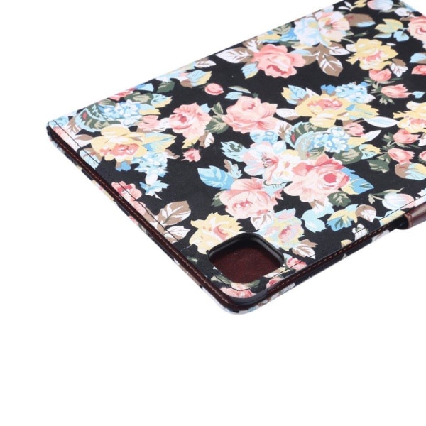 iPad Air (2020) blomster klæde læder flip etui - sort Black