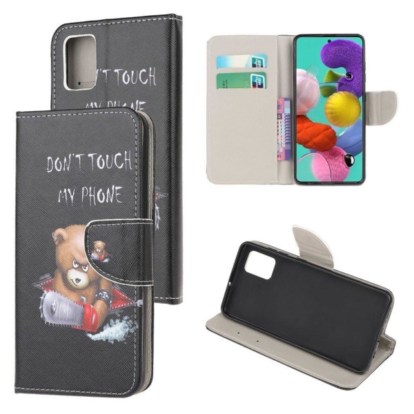 Wonderland Samsung Galaxy A51 etui – Vred Bjørn og Advarsel Multicolor