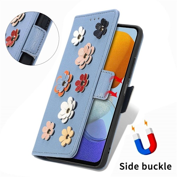 Mjukt läder Samsung Galaxy M23 / Samsung Galaxy F23 fodral med blomdekor - Blå Blå