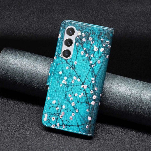 Wonderland Samsung Galaxy S23 Flip Etui - Plum Blossom Blue