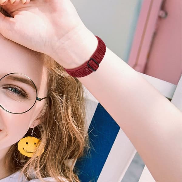 Fitbit Sense / Versa 3 elastisk klokkerem med justerbar spenne - Rød Red