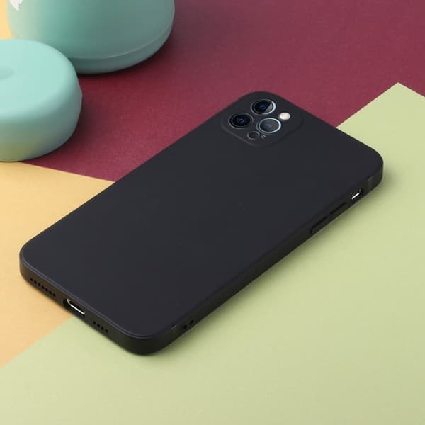 Viistetty pudotusta estävä kumipäällysteinen suojus iPhone 15 Pro - Musta Black