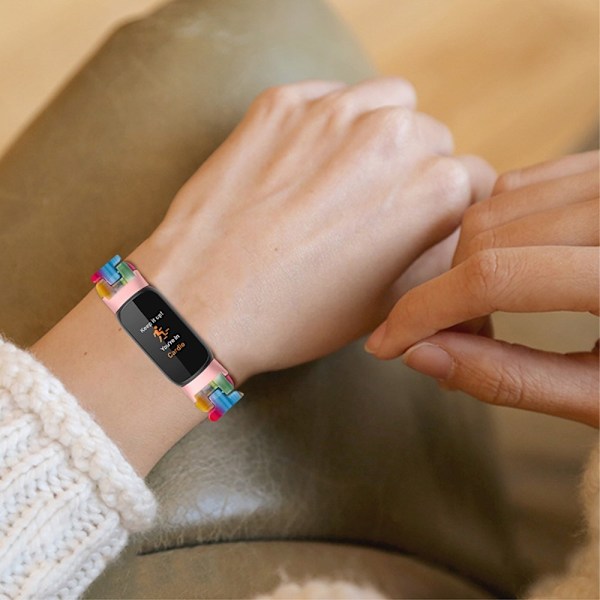 Fitbit Luxe klockarmband i resin - Regnbåge multifärg