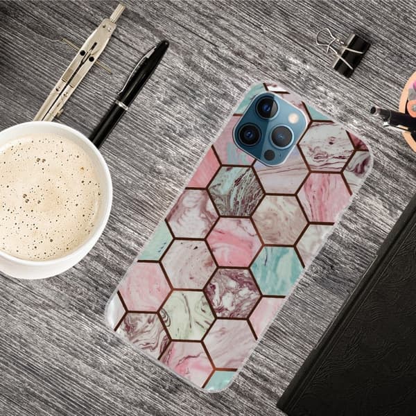 Marble iPhone 15 Plus Suojakotelo - Honeycomb Marble Pattern Multicolor