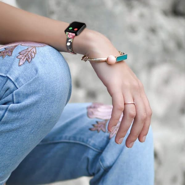 Xiaomi Mi Watch blomster mønster ægte læder Urrem - Roser i Black Baggrund Multicolor