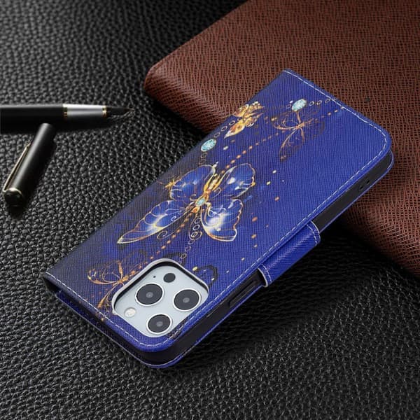 Wonderland iPhone 13 Pro Max flip etui - Lilla Sommerfugle Purple