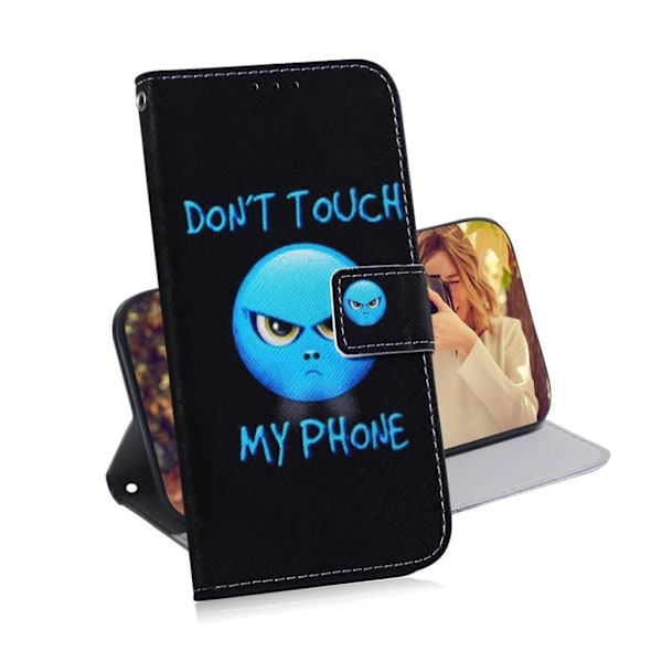 Huawei Y6 2019 konstläderfodral med motiv - Don't Touch My Phone multifärg
