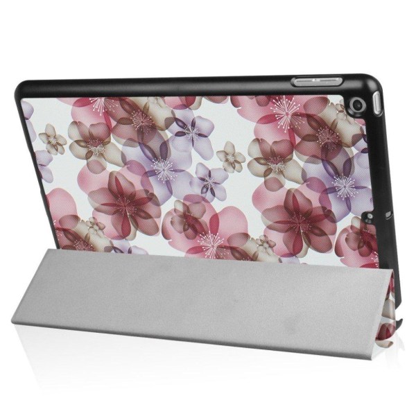 iPad (2017) mönster läderfodral - Fina blommor multifärg