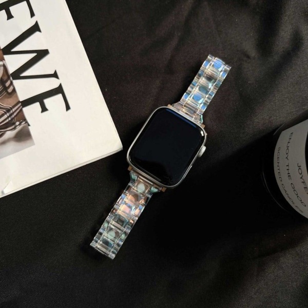 Apple Watch Series 8 (45 mm) urrem med tredobbelte perler i akryl - Farverig Multicolor