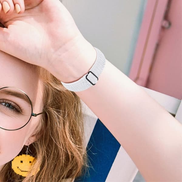 Fitbit Versa 2 / Versa Lite joustava kellonhihna säädettävällä soljella - Valkoinen White