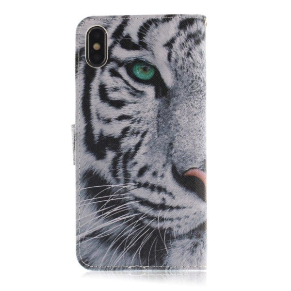 iPhone Xs Max flip cover i mønstret læder - Tiger Med Grønt Øje Multicolor