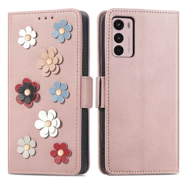Mjukt läder Motorola Moto G42 fodral med blomdekor - Rosa Rosa