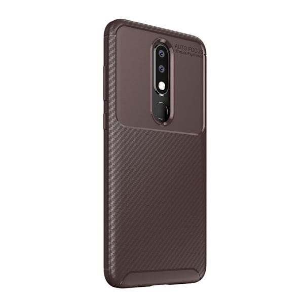Nokia 5.1 Plus beskyttelsesetui i silikone med carbon tekstur - Brun Brown