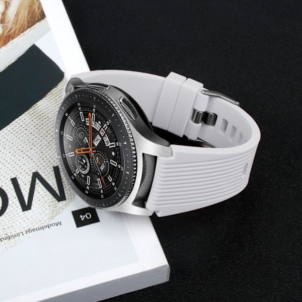Samsung Galaxy Watch (46mm) randigt utbytbart klockarmand av mjukt silkonplast med metall lås - Ljus Grå Silvergrå
