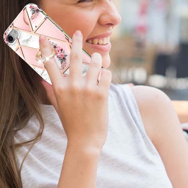 Marble Mønstret Deksel med Ring Holder til iPhone Se (2022) / 2020 / 8 - Rosa Blomster Pink