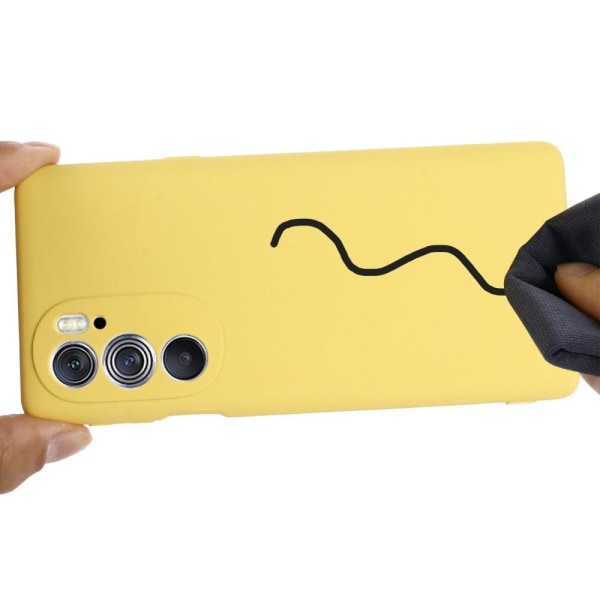 Matte Liquid Silikone Cover til Motorola Edge X30 - Gul Yellow