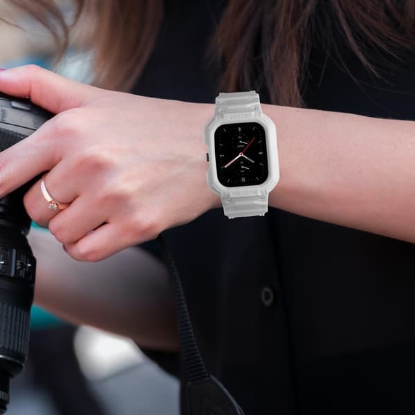 Amazfit GTS 4 / 3 / 2 / 1 silikonikellon hihna integroidulla suojuksella - Vaalean Harmaa Silver grey