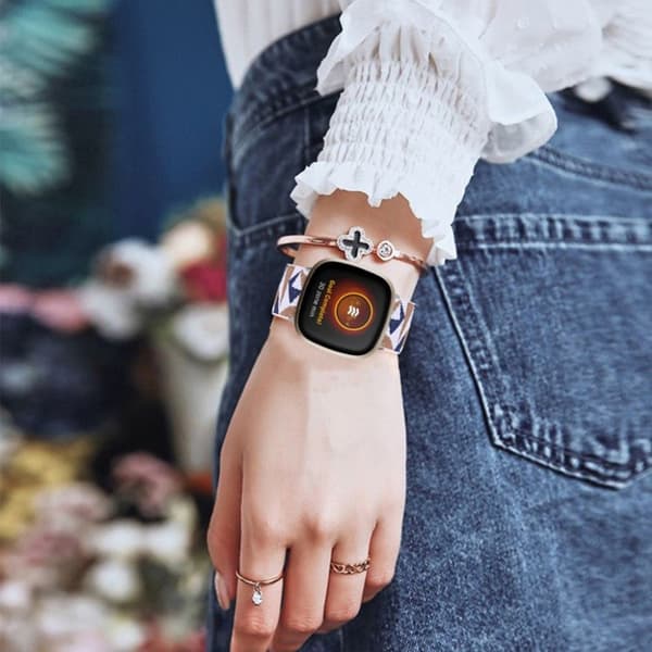 Fitbit Sense / Versa 3 nylonmønstret urrem - Fragmenter Af Brun Og Blå Multicolor