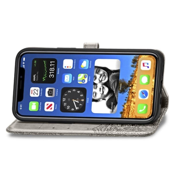 mandala iPhone 12 / 12 Pro flip etui - grå Silver grey