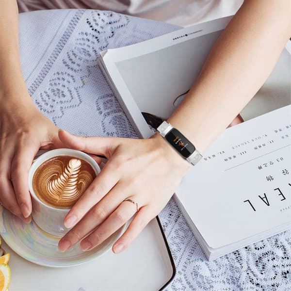 Fitbit Luxe elastisk nylon-urrem - Glitter Sølv Silver grey