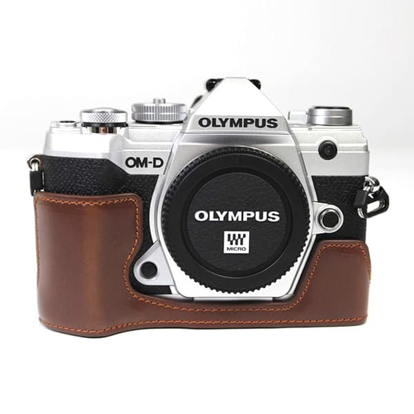 Olympus O-MD E-M5 Mark III slitesterkt halvveske i skinn - Kaffe Brown