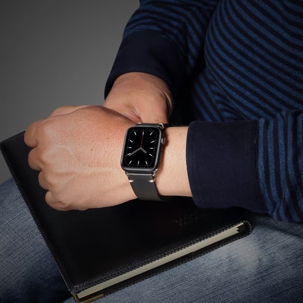 Apple Watch Series 8 (41mm) urrem i okselæder - Sort Black