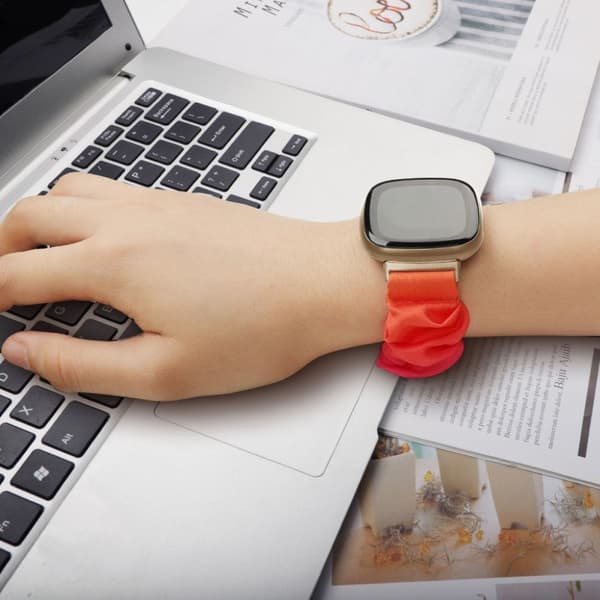 Fitbit Versa 3 / Sense hiusnauha kangaskellonauha - Sateenkaari Multicolor