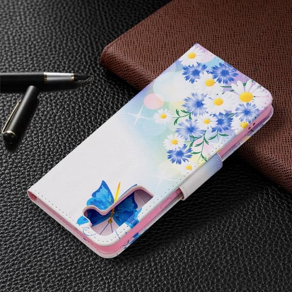 Wonderland Samsung Galaxy S22 Plus Flip Etui - Sommerfugl og Blomster Multicolor