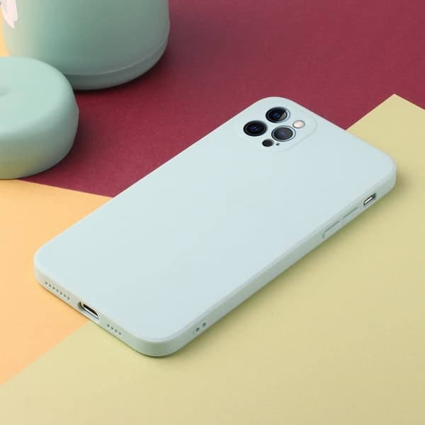 Avfasat gummerat droppskydd för iPhone 15 Pro - Ljus Cyan Grön